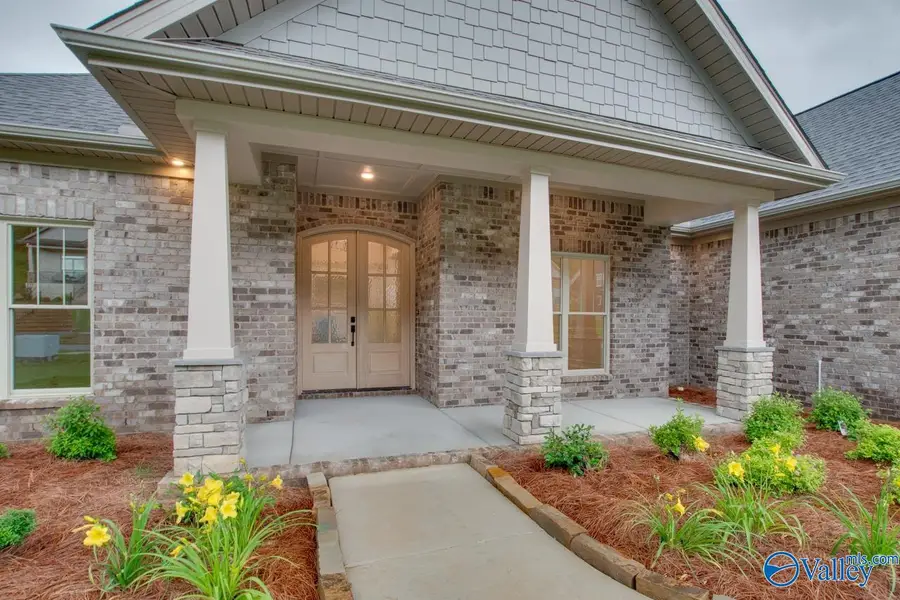 8061 Goose Ridge Drive, Owens Cross Roads, AL 35763 - Image #2