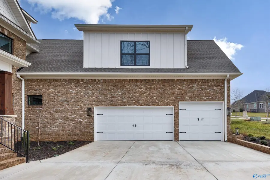 17 Ridge Bluff Circle, Huntsville, AL 35803 - Image #2