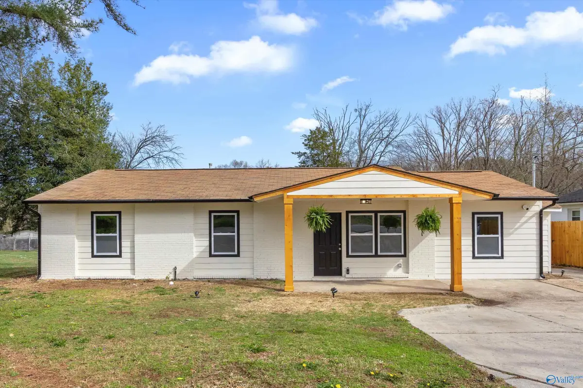 2118 Medaris Road Nw, Huntsville, AL 35810 - Image #1