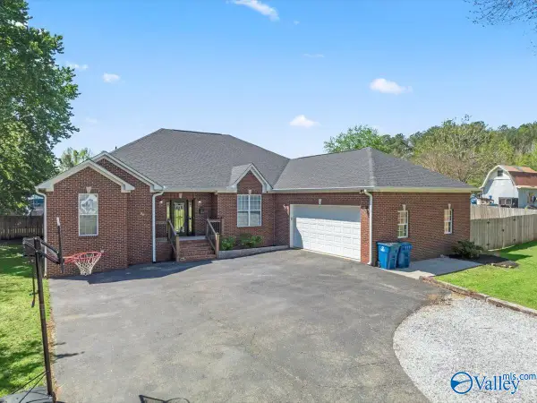 38 Hill Bluff Road, Guntersville, AL 35976