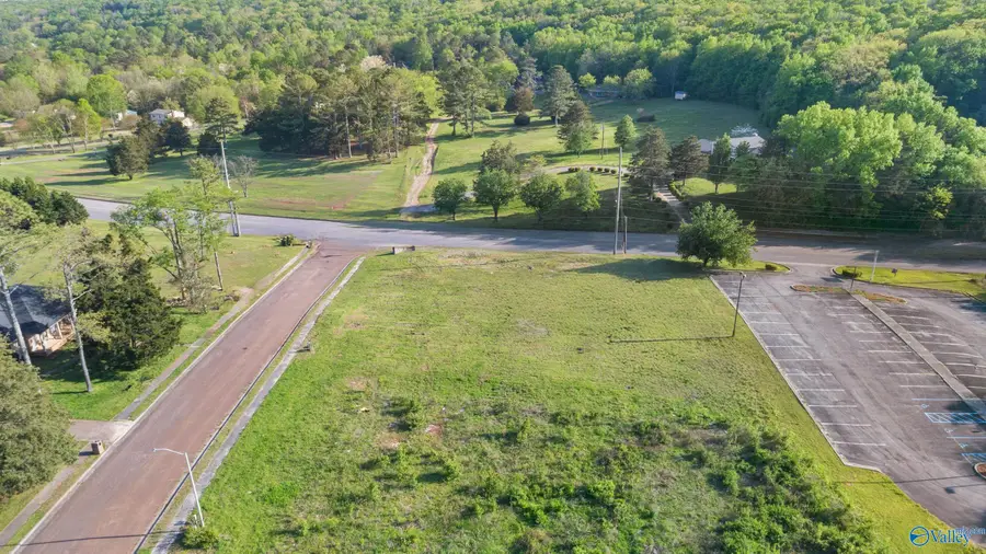 6601 Amberlee Lane Nw, Huntsville, AL 35810 - Image #2