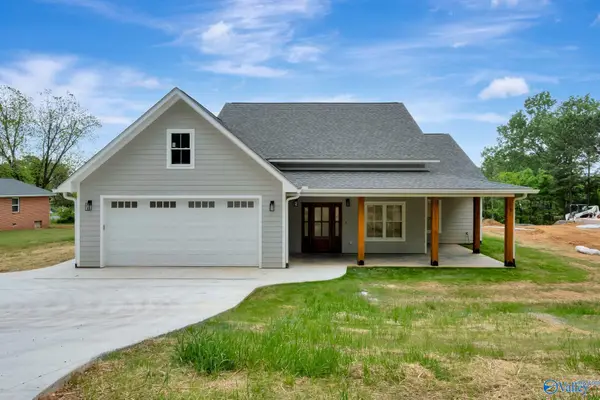 384 Nixon Drive, Guntersville, AL 35976