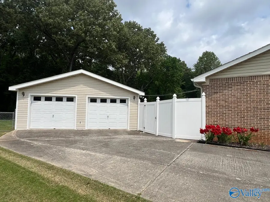 7422 Logan Drive, Huntsville, AL 35802 - Image #2