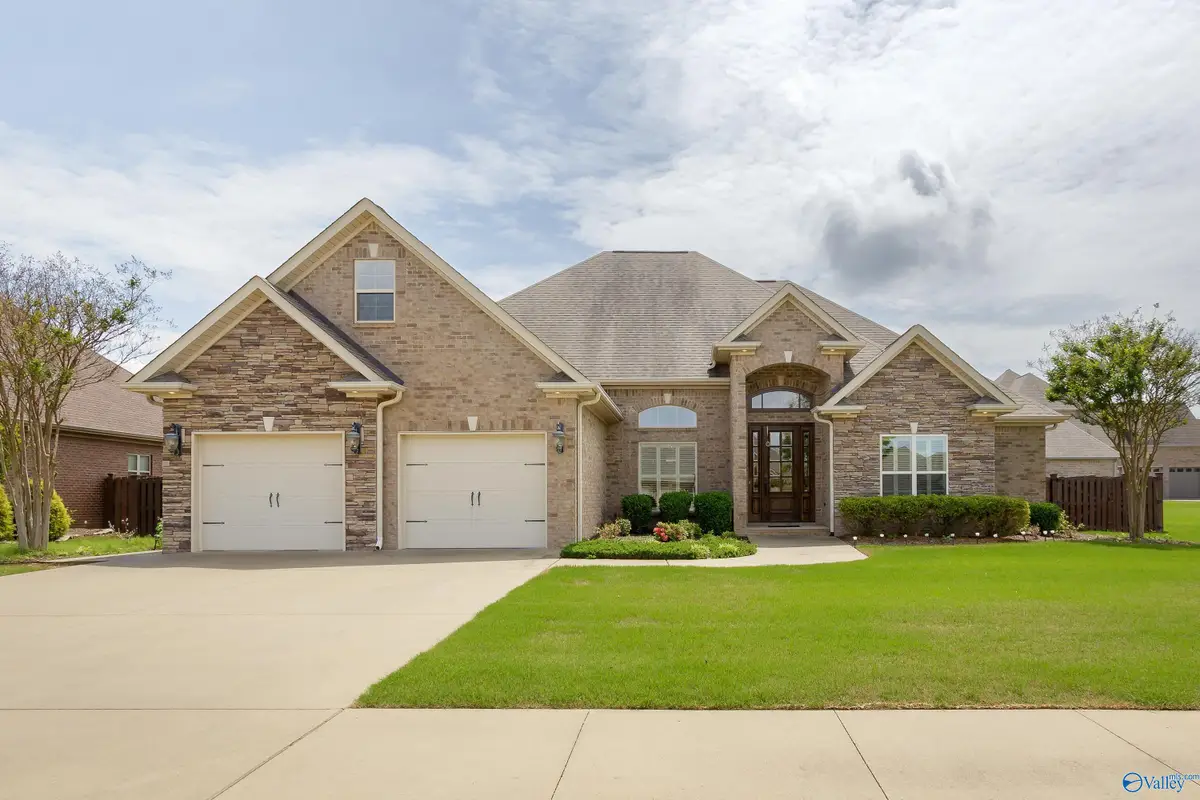 1206 Woodridge Court, Florence, AL 35630 - Image #1