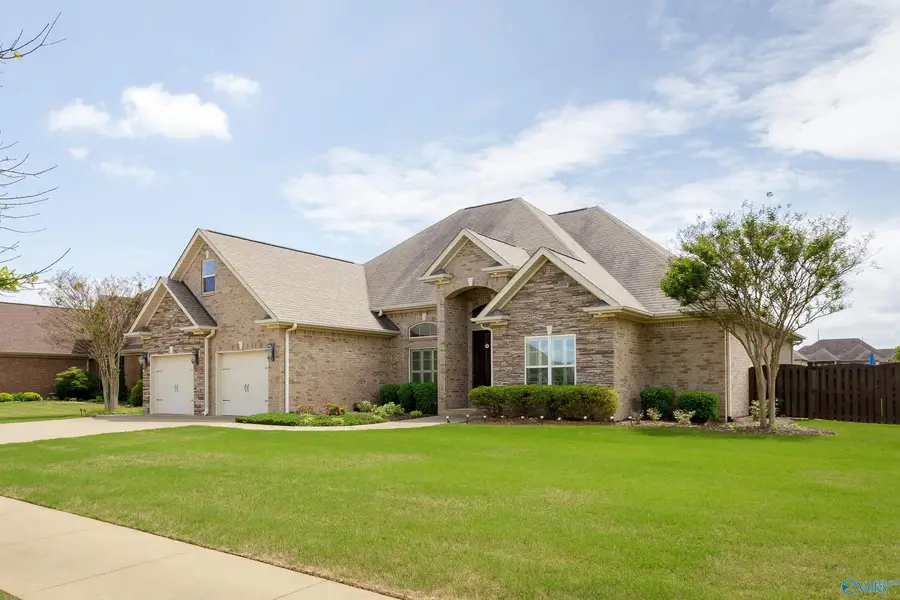 1206 Woodridge Court, Florence, AL 35630 - Image #2