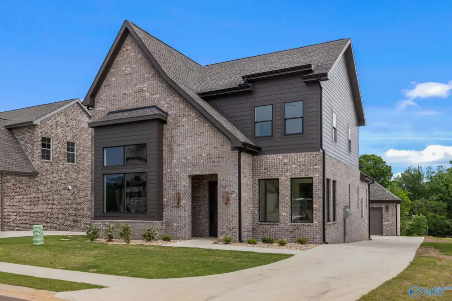 205 Fame Avenue, Tuscumbia, AL 35674 - Image #2