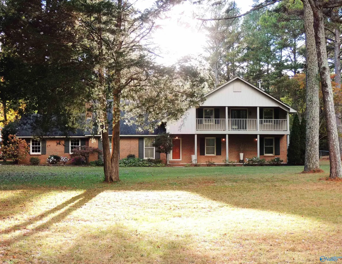 1037 Vestavia Drive Sw, Decatur, AL 35603 - Image #1