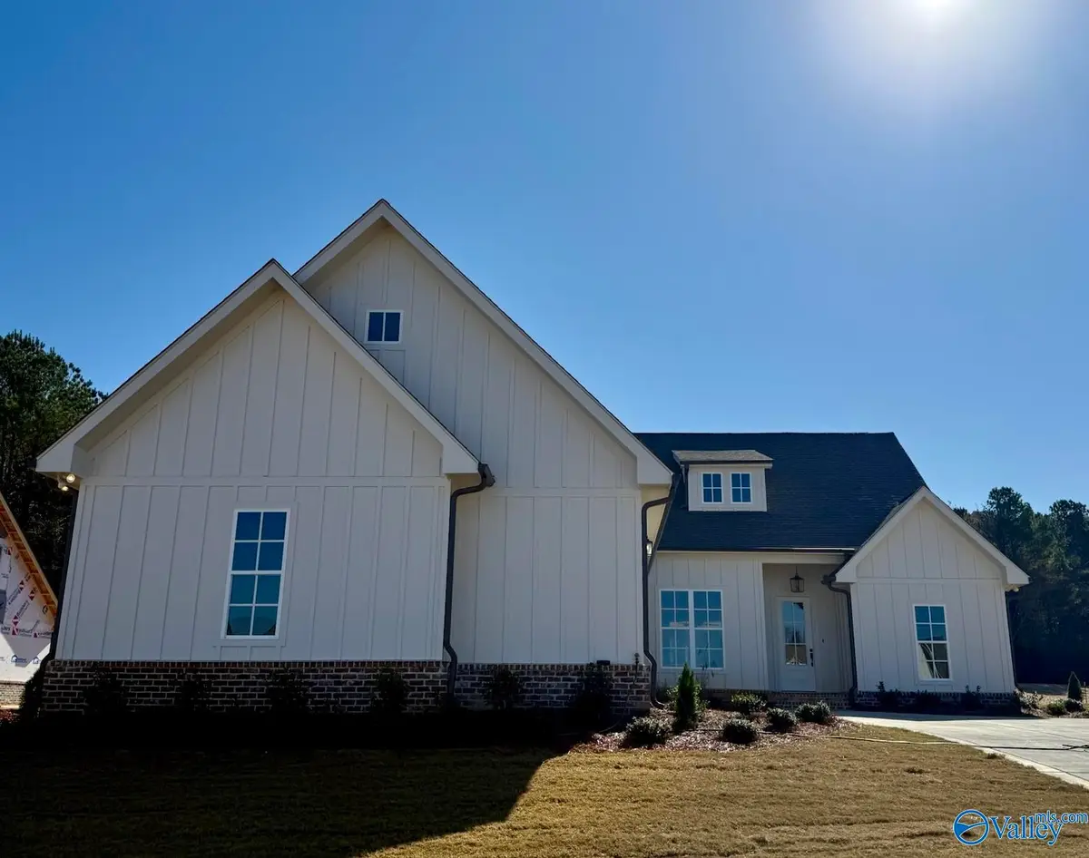 347 Lake Creek Drive, Guntersville, AL 35976 - Image #1