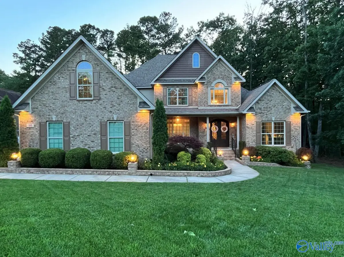 10 Verdant Circle Se, Huntsville, AL 35803 - Image #1