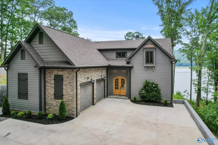 2231 Lookout Mountain Drive, Scottsboro, AL 35769 - Image #3