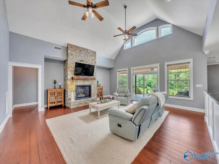 10005 Alabama Highway 79, Guntersville, AL 35976 - Image #2