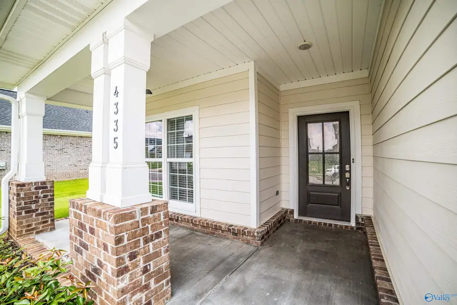 4335 Willow Bend Lane Se, Owens Cross Roads, AL 35763 - Image #2