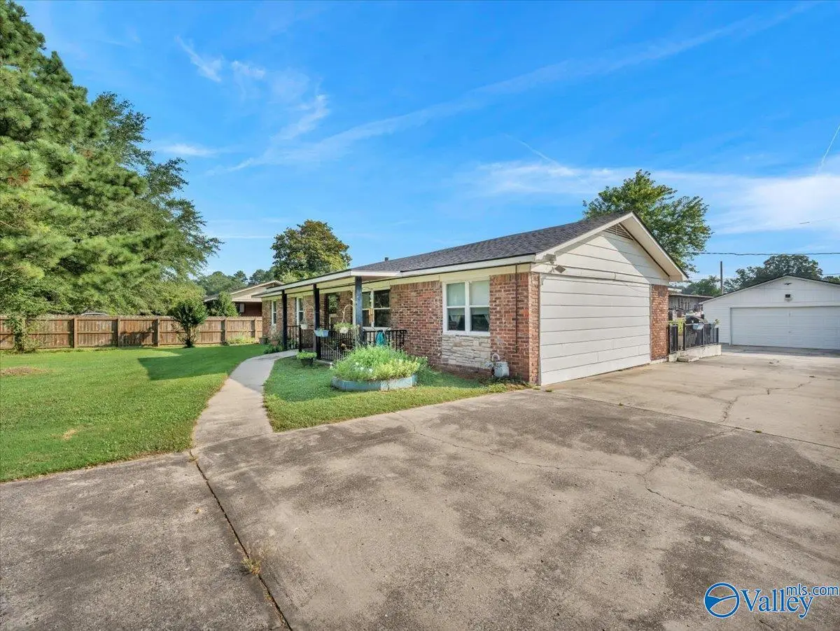 2206 Pinehurst Street Sw, Hartselle, AL 35640 - Image #1