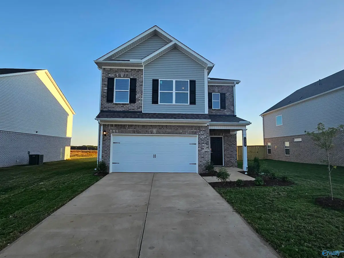 172 Mill Valley Way, New Market, AL 35761 - Image #1