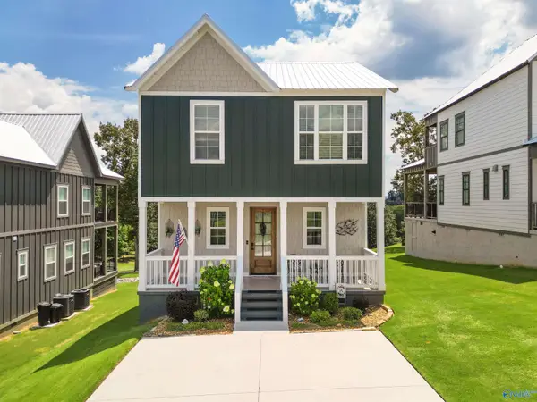 402 Whistling Straits Way, Guntersville, AL 35976