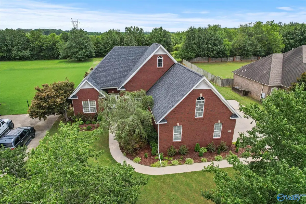 2010 Englewood Place Sw, Decatur, AL 35603 - Image #1