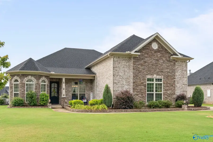 8207 Nantucket Circle Se, Owens Cross Roads, AL 35763 - Image #2