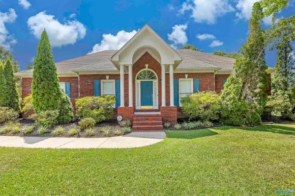 2011 Shady Grove Lane Sw, Decatur, AL 35603