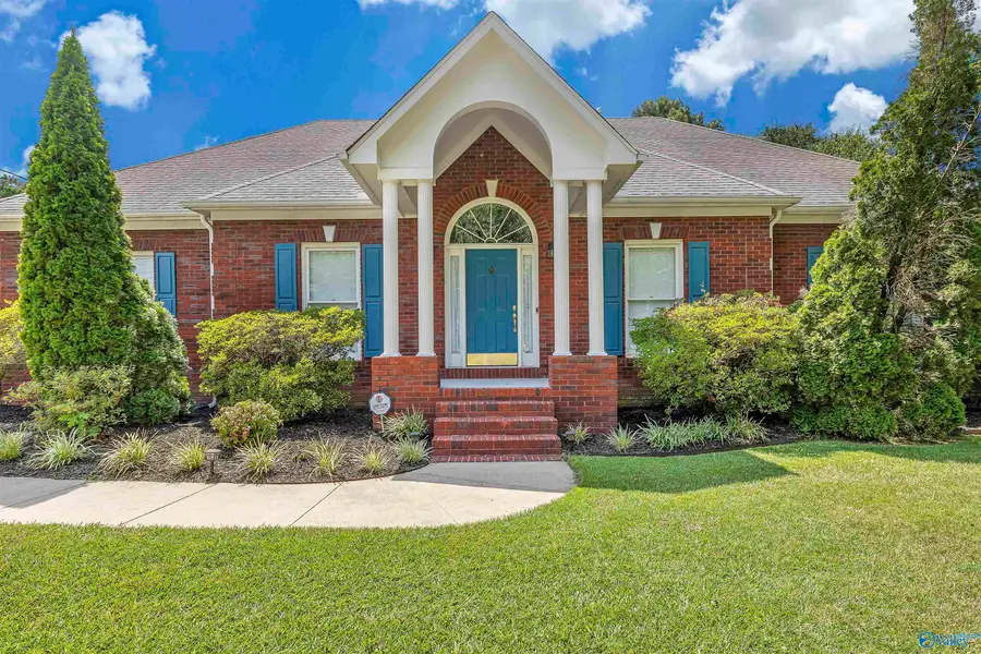 2011 Shady Grove Lane Sw, Decatur, AL 35603 - Image #2