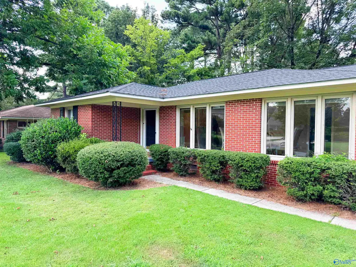 2106 Woodmont Drive, Decatur, AL 35601 - Image #1