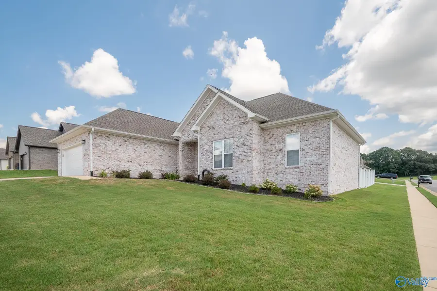 381 Rolling Brook Drive, Rogersville, AL 35652 - Image #3