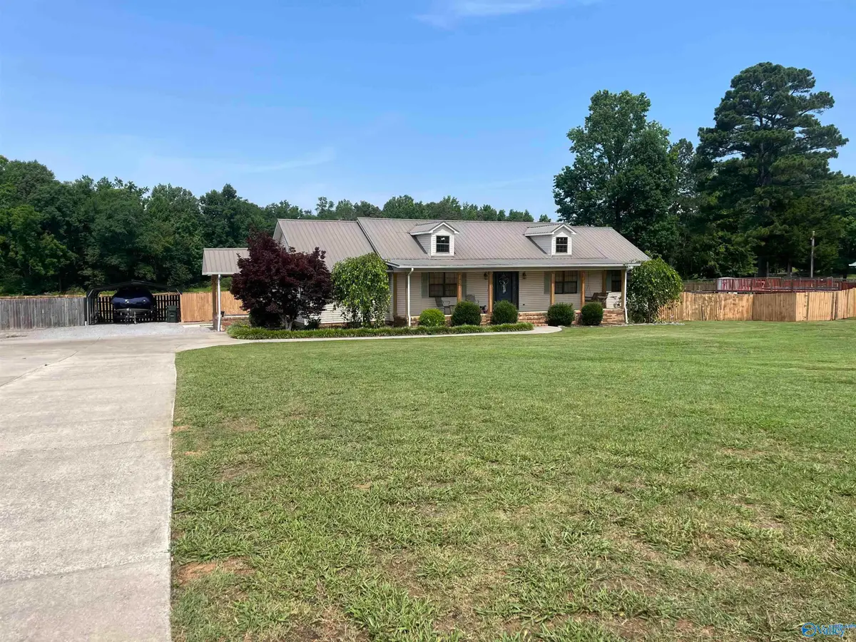 4280 Woods Cove Road, Scottsboro, AL 35768 - Image #1