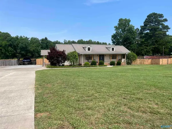 4280 Woods Cove Road, Scottsboro, AL 35768