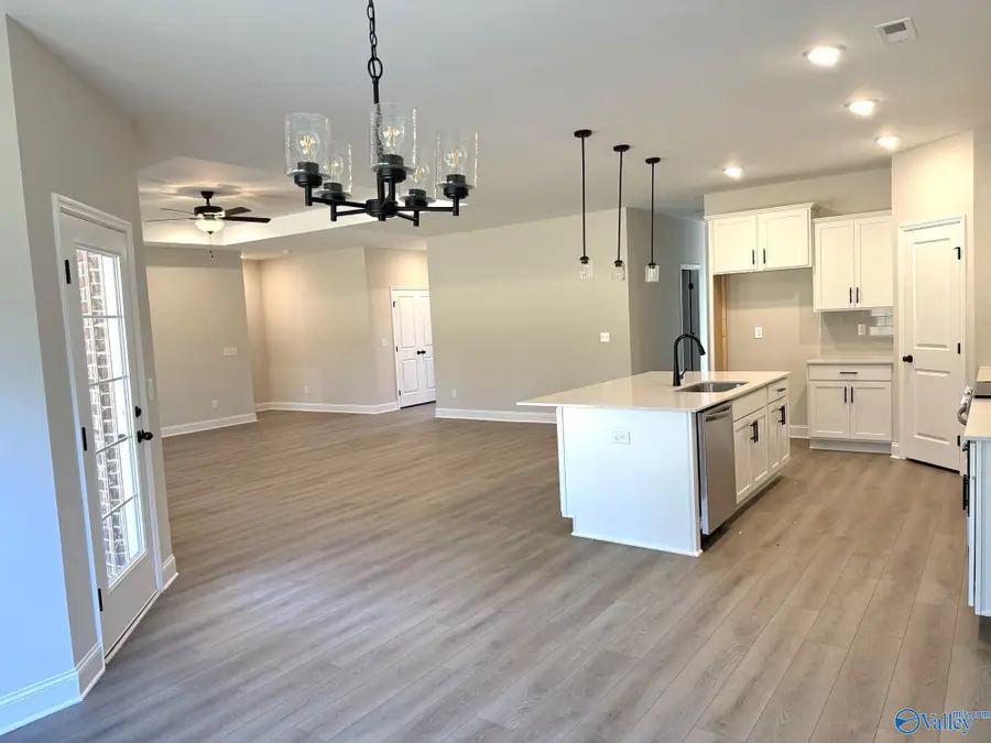 829 Ronnie Drive, Hartselle, AL 35640 - Image #2