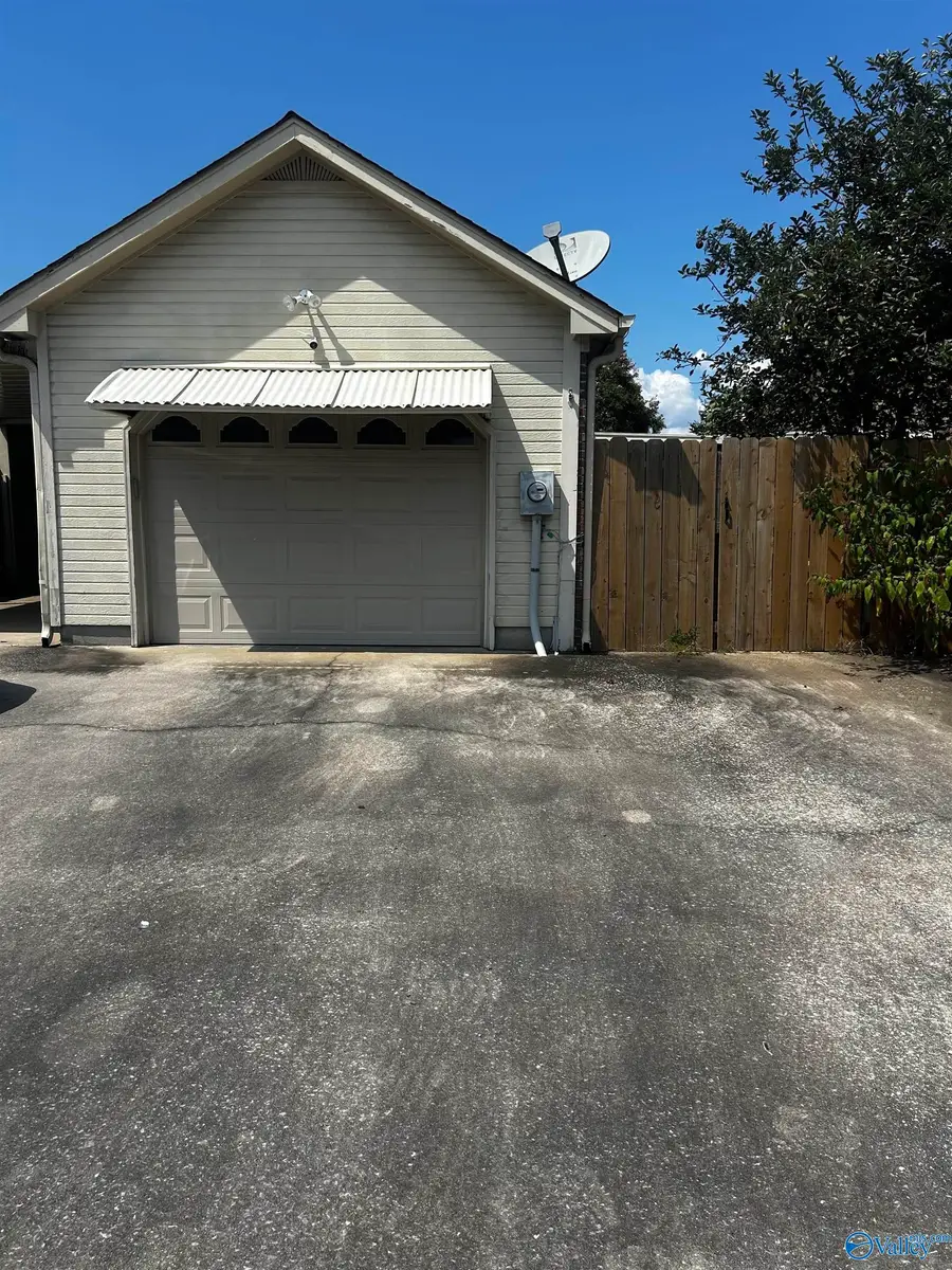 337 Autumn Lane Sw, Decatur, AL 35601 - Image #2