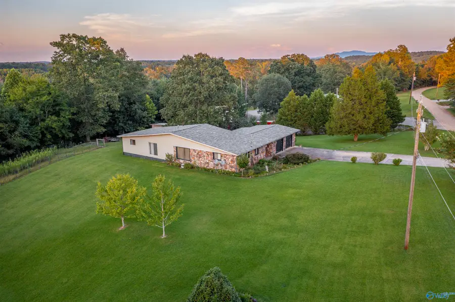 495 Bluebird Lane, Hokes Bluff, AL 35903 - Image #2