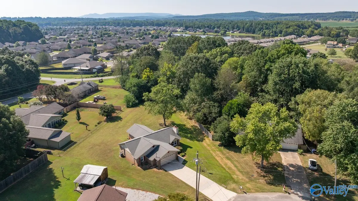 212 S Elton Circle Nw, Meridianville, AL 35759 - Image #1