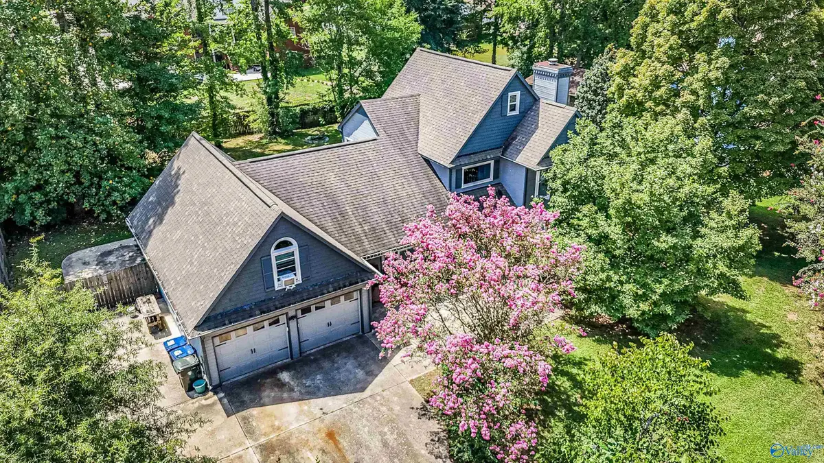 122 Kingswood Drive Nw, Huntsville, AL 35806 - Image #1