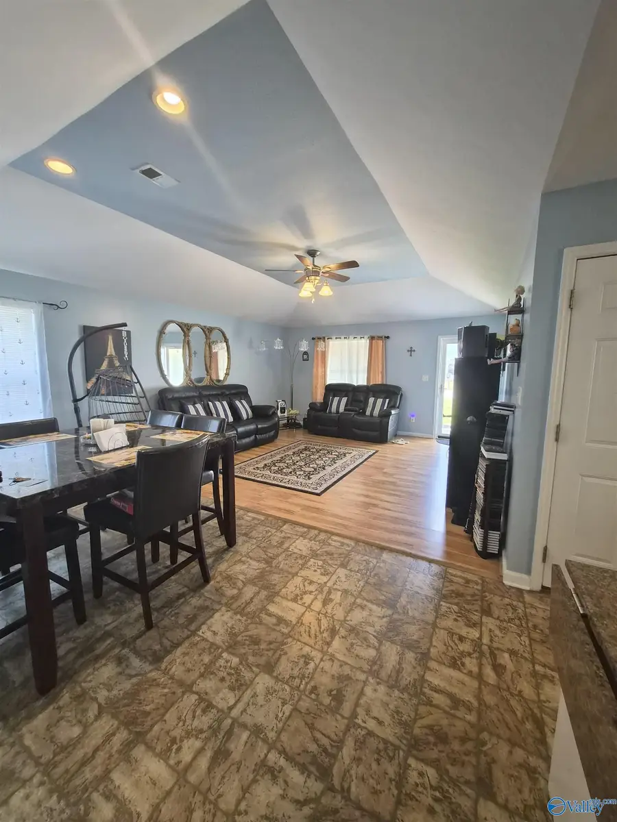 303 Autumnwood Lane, Rainbow City, AL 35906 - Image #3