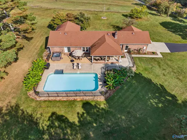 296 Mulberry Road, Hazel Green, AL 35750