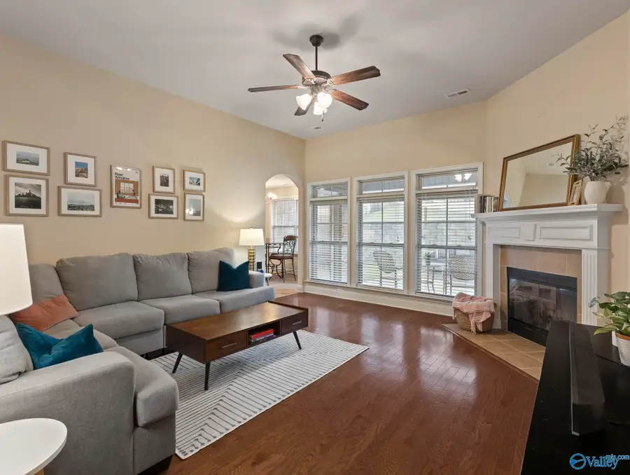 6807 Wintercrest Way Se, Owens Cross Roads, AL 35763 - Image #2