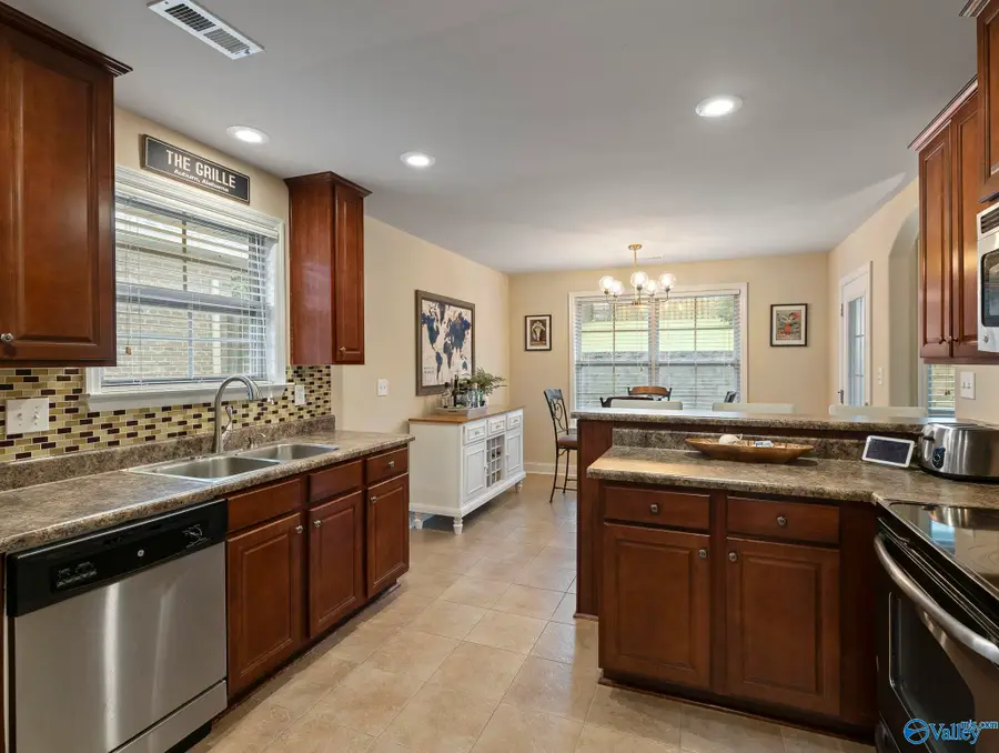 6807 Wintercrest Way Se, Owens Cross Roads, AL 35763 - Image #3