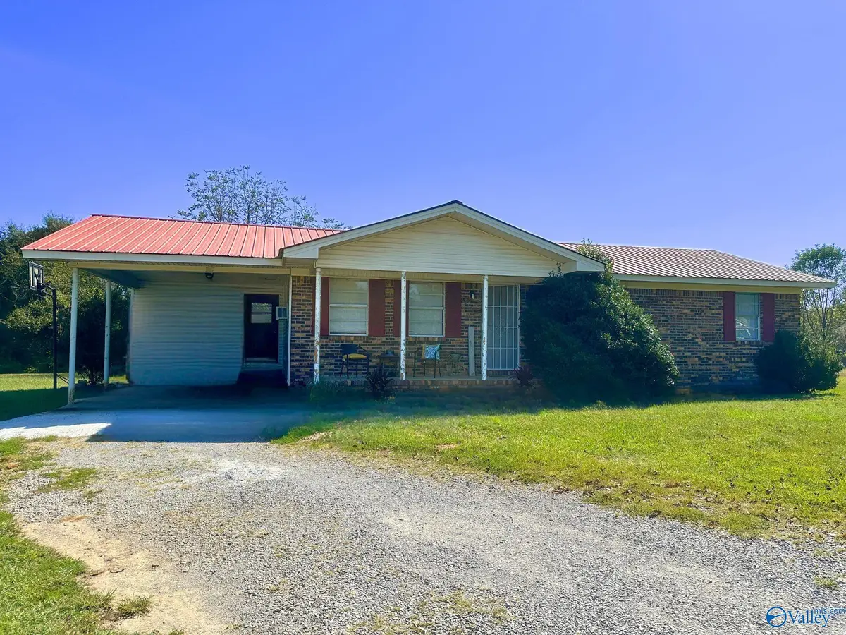 102 Clint Warren Street Ne, Hanceville, AL 35077 - Image #1