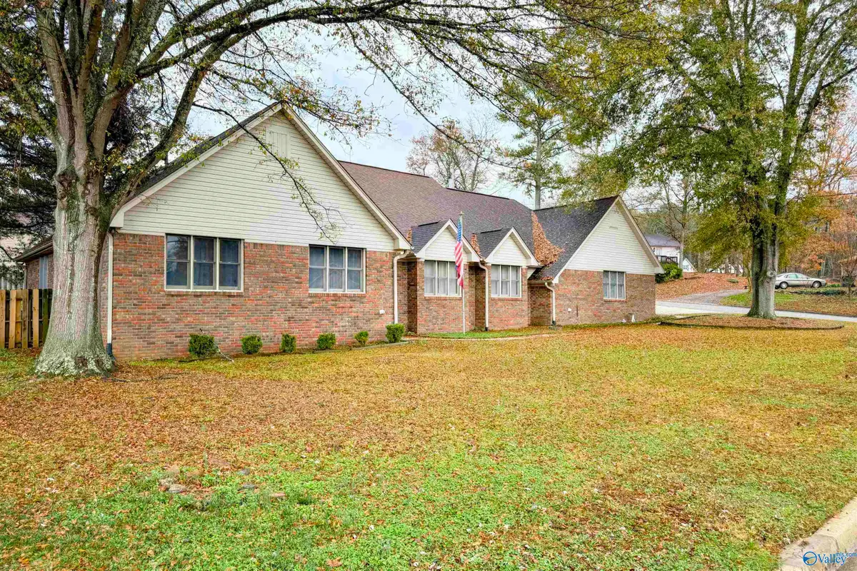 1110 Way Thru The Woods Sw, Decatur, AL 35603 - Image #1