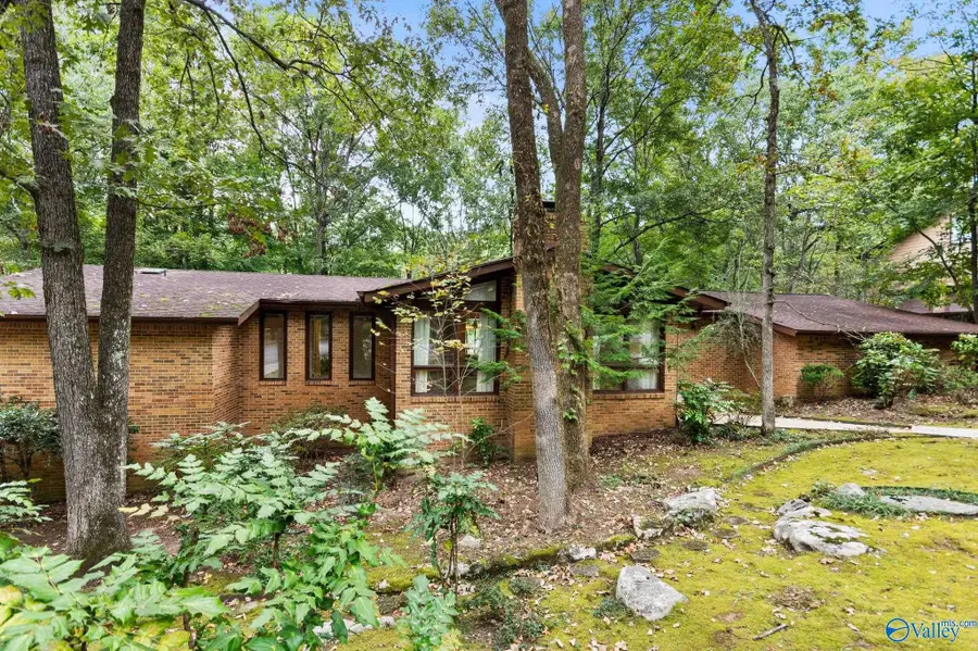 1006 Brook Ridge Circle, Huntsville, AL 35801 - Image #2