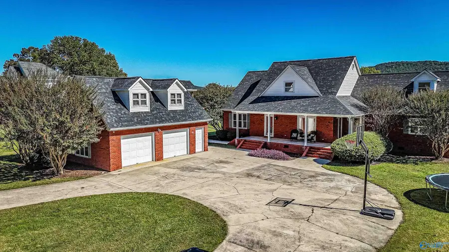 400 Plantation Pointe Road, Scottsboro, AL 35768 - Image #2