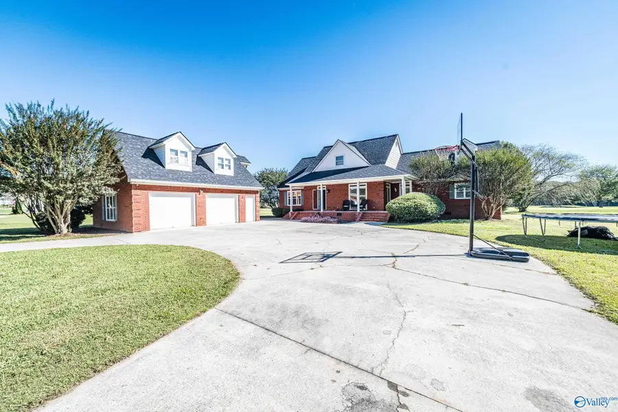 400 Plantation Pointe Road, Scottsboro, AL 35768 - Image #3