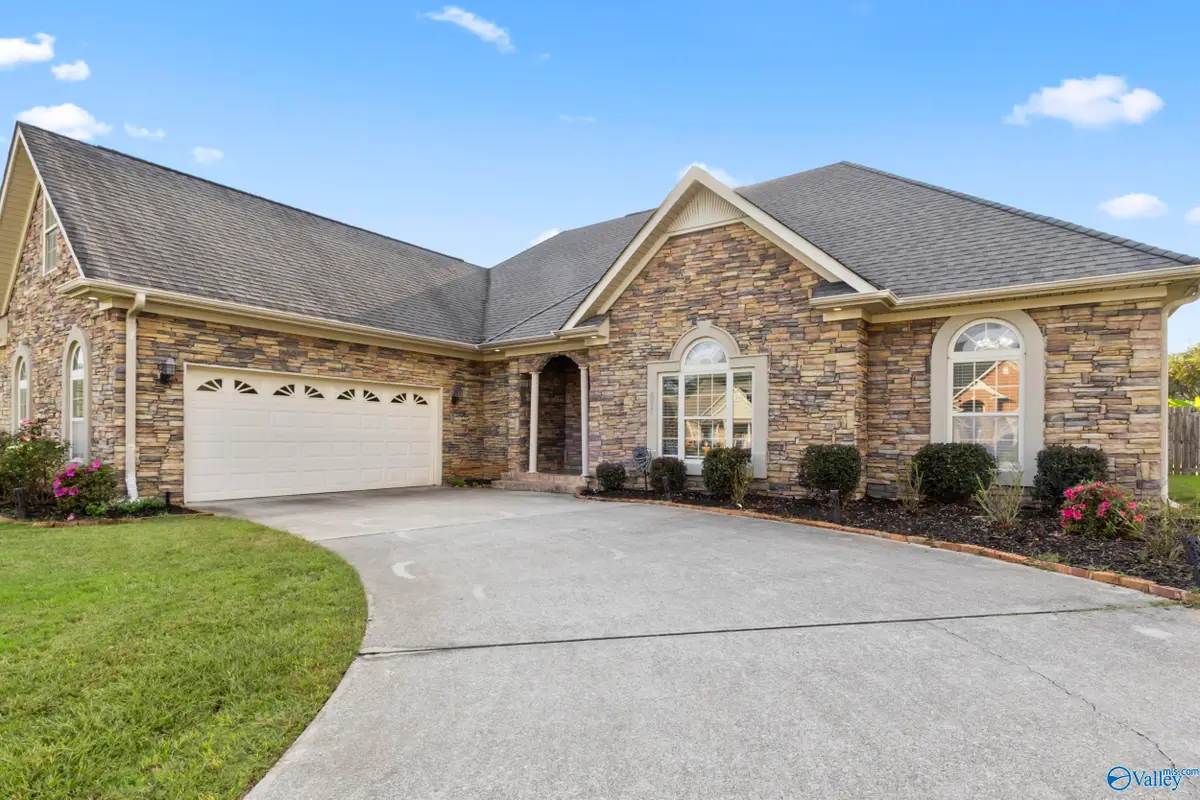 4017 Saddlehorn Bend Sw, Decatur, AL 35603 - Image #1