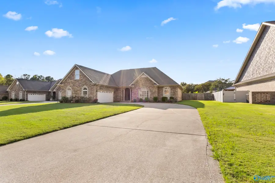4017 Saddlehorn Bend Sw, Decatur, AL 35603 - Image #2