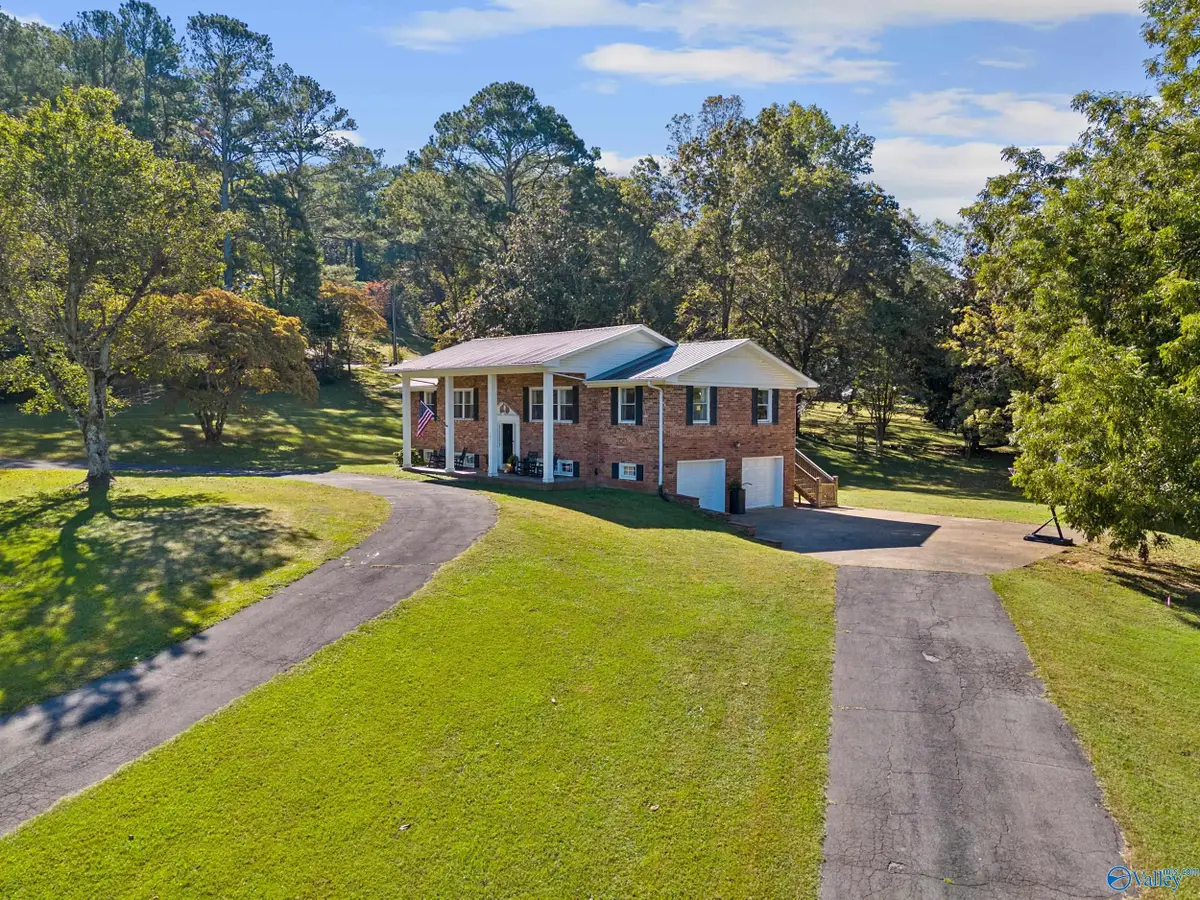 302 Picadilly Drive, Scottsboro, AL 35768 - Image #1