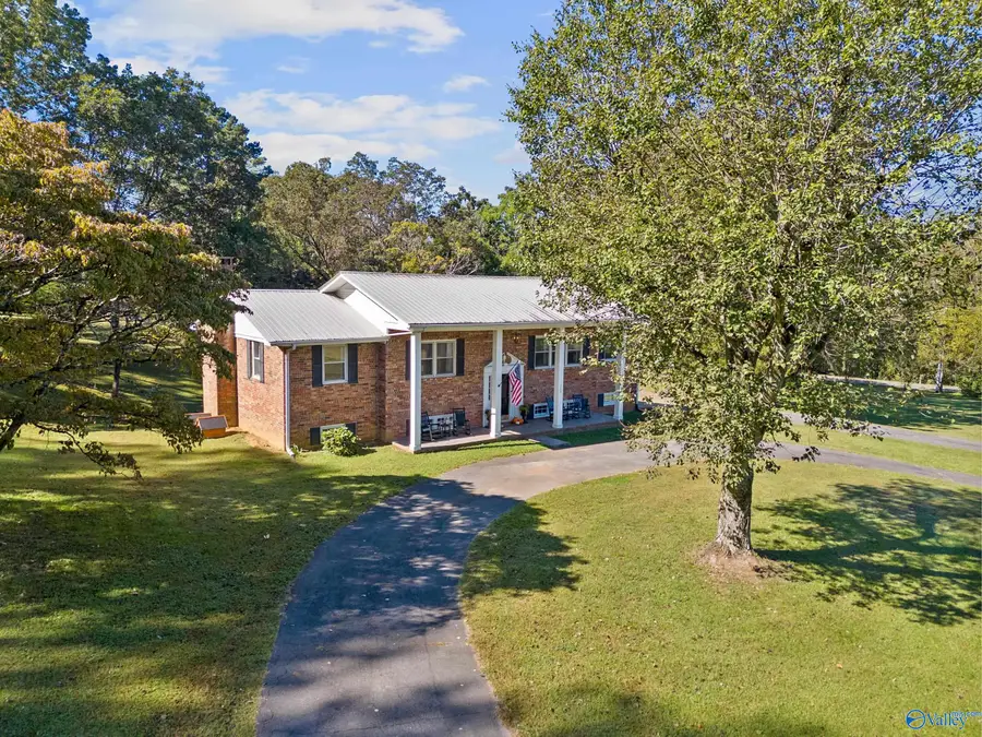 302 Picadilly Drive, Scottsboro, AL 35768 - Image #3