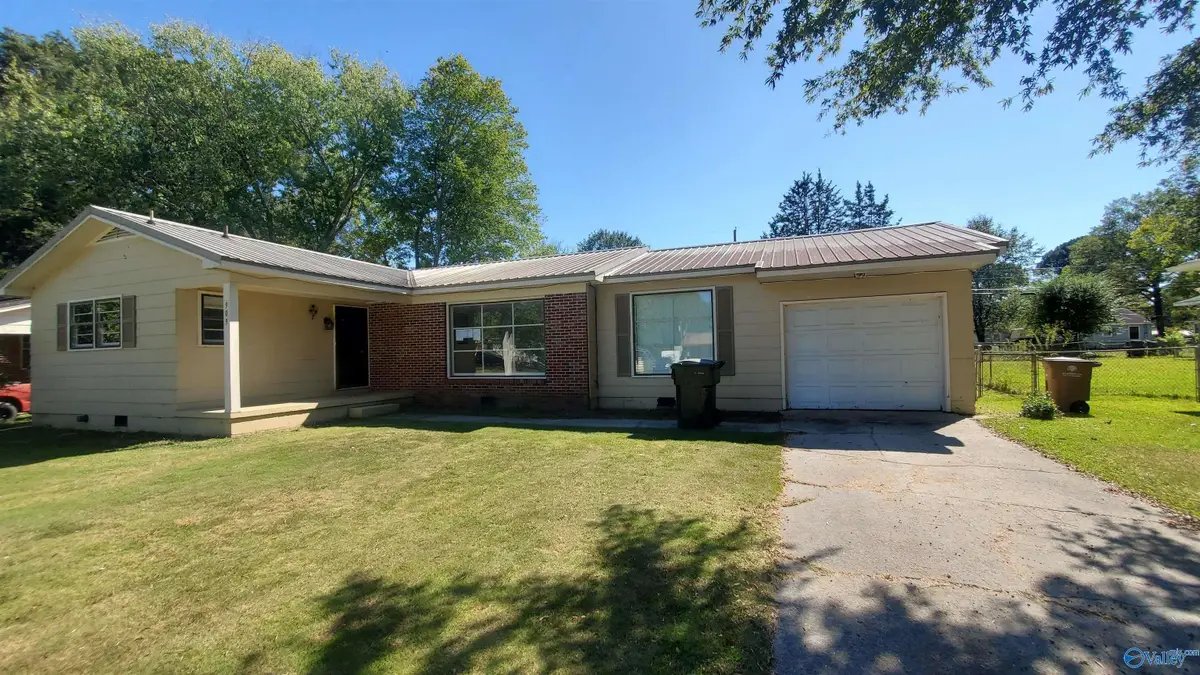 909 Edgewood Street Sw, Decatur, AL 35601 - Image #1