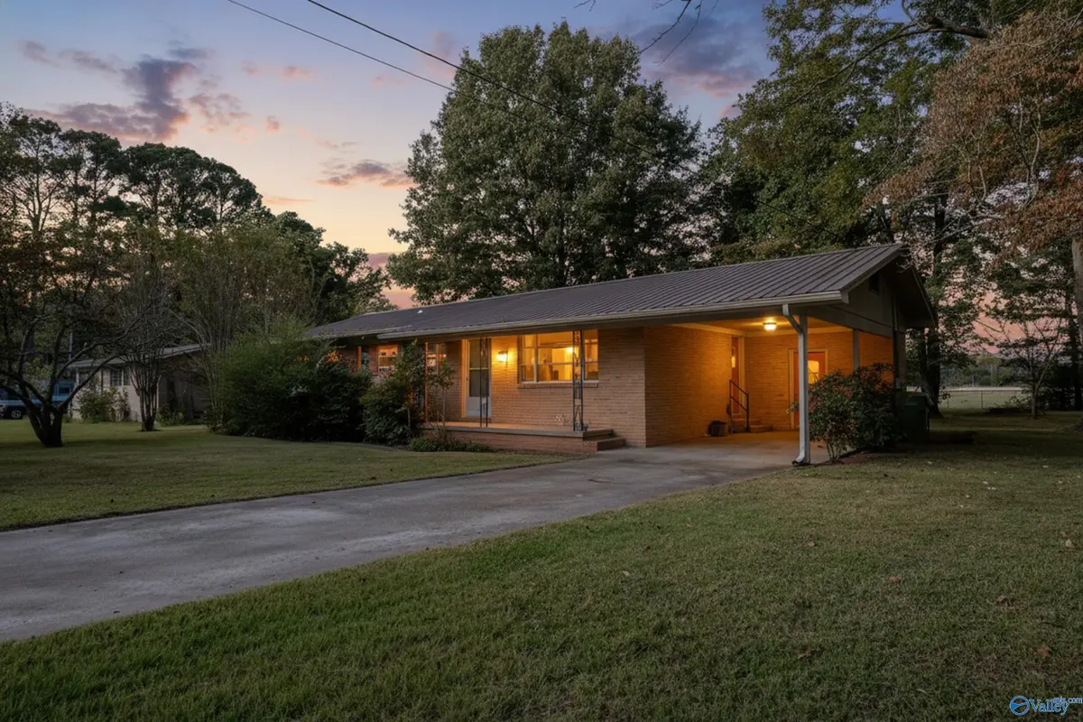 1302 Garden Drive, Scottsboro, AL 35768 - Image #1