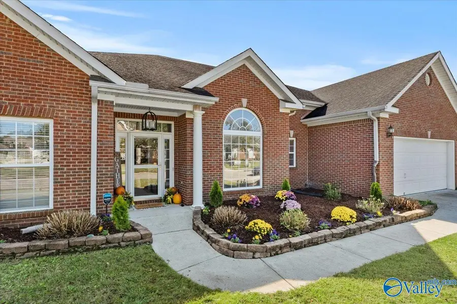 5006 Saddle Creek Circle Se, Owens Cross Roads, AL 35763 - Image #2