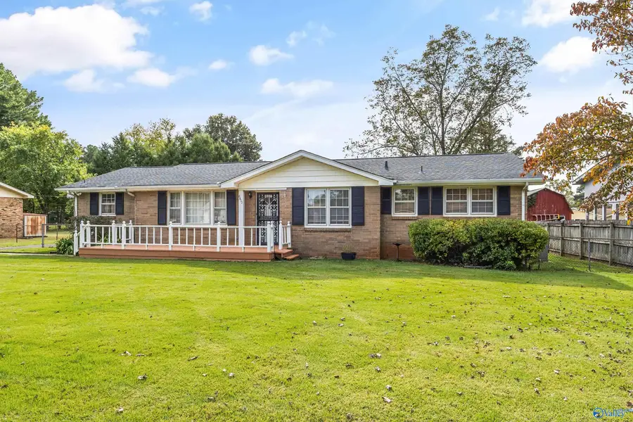 6411 Robinhood Lane Nw, Huntsville, AL 35806 - Image #2