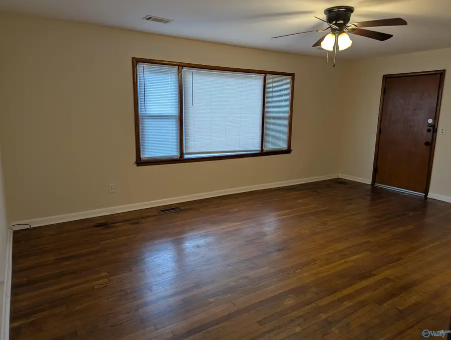 807 Corsbie Street Nw, Hartselle, AL 35640 - Image #3